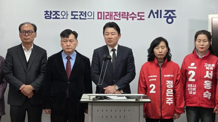 [세종=뉴시스] 송승화 기자 = 17일 보람동 세종시청에서 질문에 답하는 이준배 국민의힘 세종시당 위원장. 2026.03.17. ssong1007@newsis.com *재판매 및 DB 금지