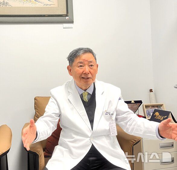 [부산=뉴시스] 진민현 기자 = 16일 오후 부산 수영구 센텀종합병원에서 박남철 센텀종합병원장이 뉴시스와 인터뷰를 진행하고 있다. 2026.03.16 truth@newsis.com