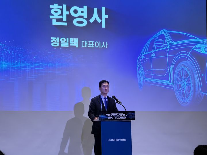 [서울=뉴시스] 김민성 기자 = 정일택 금호타이어 대표이사 사장이 17일 오전 서울 용산구 그랜드하얏트 서울에서 열린 '크루젠 GT 프로' 출시 기자간담회에서 환영사를 하고 있다. 2026.03.17. kms@newsis.com. *재판매 및 DB 금지