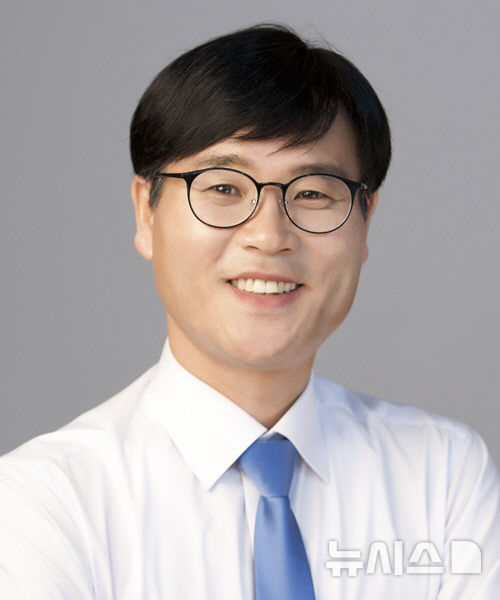 [통영=뉴시스] 신정철 기자= 더불어민주당 경남도당 공직후보자추천관리위원회는 17일, 통영시청 브리핑룸에서 기자회견을 갖고 6·3 지방선거 거제·통영시장 후보에 변광용 거제시장, 강석주 전 통영시장을 각각 단수 공천했다. 사진은 변광용 거제시장.(사진=뉴시스DB).2026.03.17. sin@newsis.com