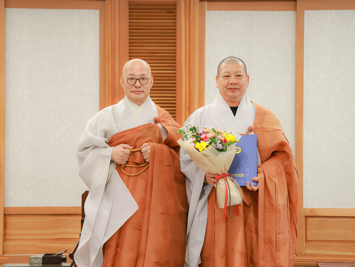 [서울=뉴시스] 선암사 주지 연규스님(오른쪽) (사진=대한불교조계종 제공) 2026.03.17. photo@newsis.om *재판매 및 DB 금지