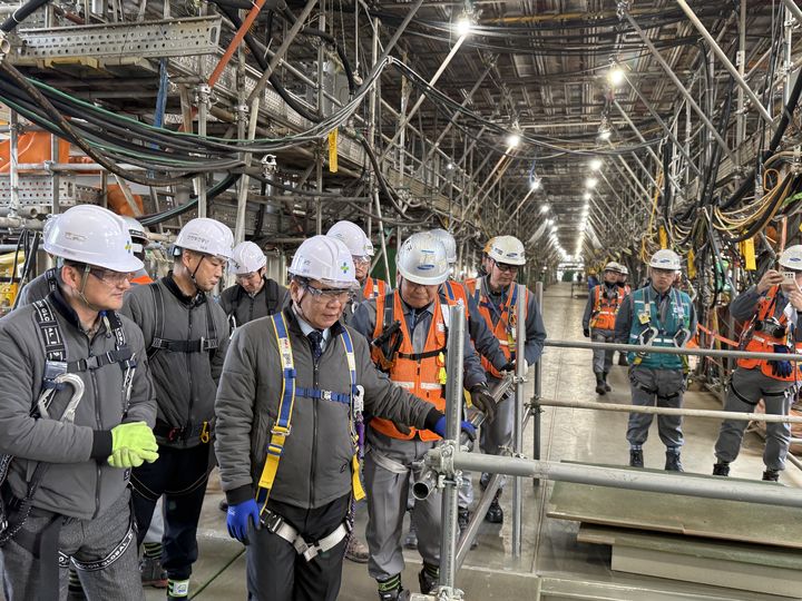 [부산=뉴시스] 17일 김현중 한국산업보건공단 이사장이 삼성중공업 거제조선소를 방문해 조선업 현장 안전 관리 실태를 점검하고 있다. (사진=안전보건공단 부산본부 제공) 2026.03.17. photo@newsis.com *재판매 및 DB 금지