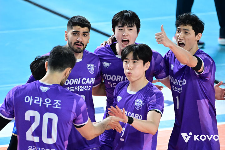 [서울=뉴시스]남자배구 우리카드. (사진=KOVO 제공)