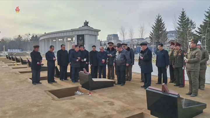 [서울=뉴시스]북한 조선중앙TV는 김정은 국무위원장이 3월16일 러시아·우크리아나 전쟁 파병군 추모 시설인 해외군사작전 전투위훈기념관 건설사업을 현지 지도했다고 3월17일 보도했다. 북한 인민군 총참모부의 김영복 상장(대령)이 우크라이나의 비정부기구 '미로트보레츠'가 운영하는 웹사이트 '피스메이커'에 우크라이나의 안보를 위협하는 인물 명단에 포함됐다고 러시아의 리아 노보스티 통신이 1일 보도했다. (사진=조선중앙TV 캡처) 2026.10.01. photo@newsis.com *재판매 및 DB 금지