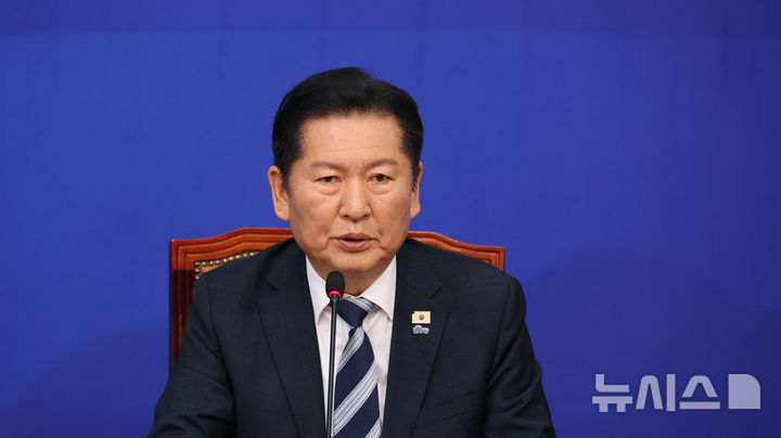 [서울=뉴시스] 김금보 기자 = 정청래 더불어민주당 대표가 17일 오전 서울 여의도 국회에서 검찰개혁 관련 긴급 기자회견을 하고 있다. 2026.03.17. kgb@newsis.com