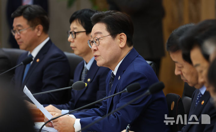 [세종=뉴시스] 고범준 기자 = 이재명 대통령이 17일 세종시 정부세종청사에서 열린 국무회의에서 발언하고 있다. 2026.03.17. bjko@newsis.com