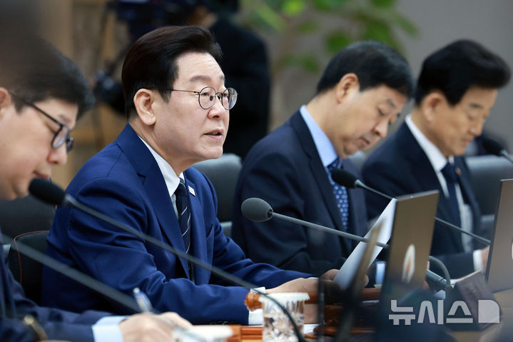[세종=뉴시스] 고범준 기자 = 이재명 대통령이 17일 세종시 정부세종청사에서 열린 국무회의에서 발언하고 있다. 2026.03.17. bjko@newsis.com