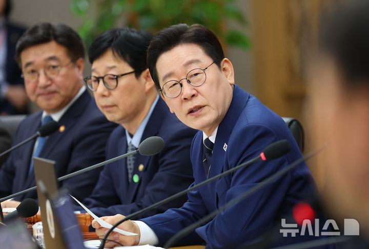 [세종=뉴시스] 고범준 기자 = 이재명 대통령이 17일 세종시 정부세종청사에서 열린 국무회의에서 발언하고 있다. 2026.03.17. bjko@newsis.com