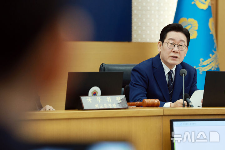 [세종=뉴시스] 고범준 기자 = 이재명 대통령이 17일 세종시 정부세종청사에서 열린 국무회의에서 발언하고 있다. 2026.03.17. bjko@newsis.com