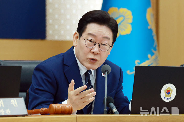 [세종=뉴시스] 고범준 기자 = 이재명 대통령이 17일 세종시 정부세종청사에서 열린 국무회의에서 발언하고 있다. 2026.03.17. bjko@newsis.com