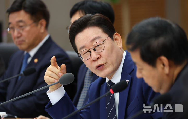 [세종=뉴시스] 고범준 기자 = 이재명 대통령이 17일 세종시 정부세종청사에서 열린 국무회의에서 발언하고 있다. 2026.03.17. bjko@newsis.com