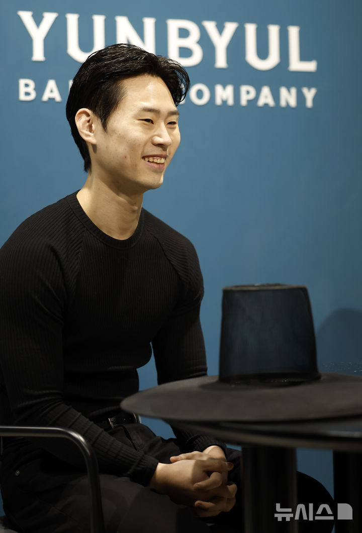 [서울=뉴시스] 김혜진 기자 = 윤별 예술감독이 17일 서울 서초구의 윤별발레컴퍼니 연습실에서 뉴시스와 인터뷰를 하고 있다. 2026.03.17. jini@newsis.com