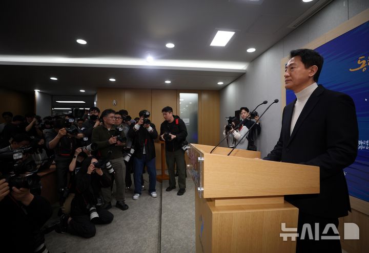 [서울=뉴시스] 정병혁 기자 = 오세훈 서울시장이 17일 서울 중구 서울시청에서 공천 신청 관련 입장 발표를 하고 있다. 2026.03.17. jhope@newsis.com