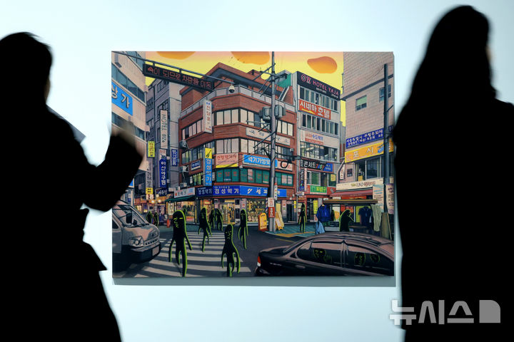 [서울=뉴시스] 박진희 기자 = 갤러리현대 이우성 작가의 개인전 '너에게 물으면 알 수 있을까?' 에 선보인 '종로3가역 5번 출구로 나오면 내가 보일 꺼야' 작품. 2026.03.17. pak7130@newsis.com