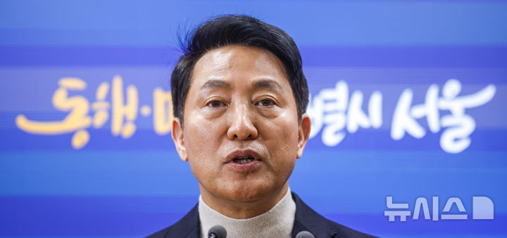 [서울=뉴시스] 정병혁 기자 = 오세훈 서울시장이 17일 서울 중구 서울시청에서 공천 신청 관련 입장 발표를 하고 있다. 2026.03.17. jhope@newsis.com