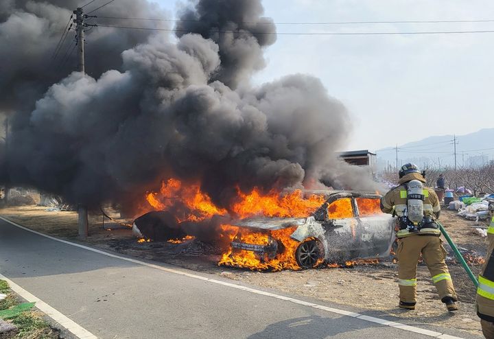 경산시 대정동 차량 화재 (사진=경북소방본부 제공) *재판매 및 DB 금지