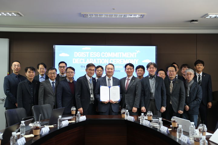  *재판매 및 DB 금지