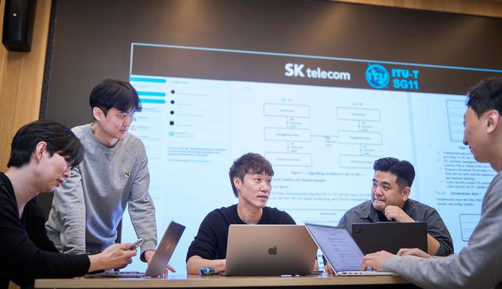 [서울=뉴시스]SK텔레콤이 자사가 제안한 ‘AI 데이터센터를 위한 기술 요소 및 연동 구조’가 이달 초 열린 국제전기통신연합 전기통신표준화 부문(ITU-T) 산하 SG11(Study Group 11) 회의에서 국제 표준으로 최종 승인됐다고 밝혔다. (사진=SKT 제공) *재판매 및 DB 금지