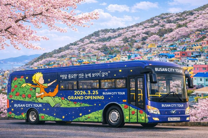 [부산=뉴시스] 부산시티투어 '리틀프린스 테마버스' 랩핑 적용 AI 이미지. (사진=부산관광공사 제공) 2026.03.18. photo@newsis.com *재판매 및 DB 금지