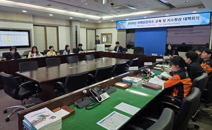 [창녕=뉴시스] 지역안전지수 교육 및 지수향상 대책회의를 하고 있다. (사진= 창녕군 제공) 2026.03.18. photo@newsis.com *재판매 및 DB 금지