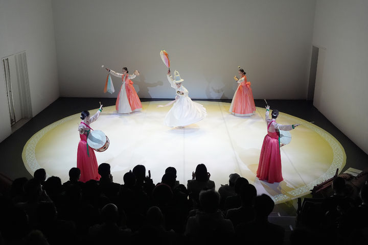 윤종현의 '명가월륜 2: 만월의 빛'. (사진=서울경기춤연구회 제공) *재판매 및 DB 금지