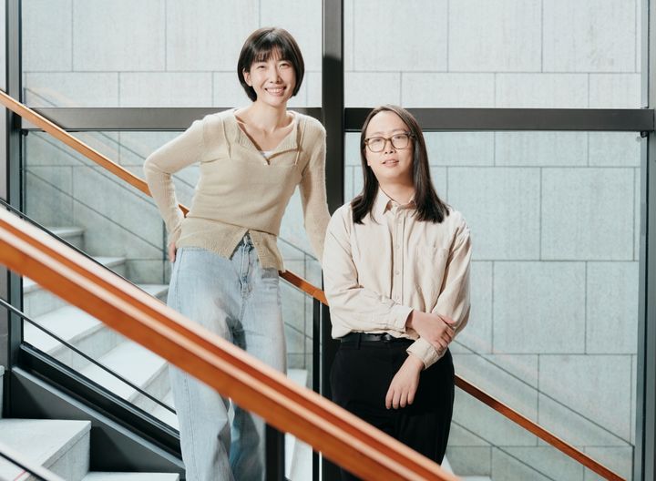 2026 DAC 아티스트에 선정된 연극창작자 백혜경(왼쪽)과 극작가 서동민.(사진=두산아트센터 제공) *재판매 및 DB 금지