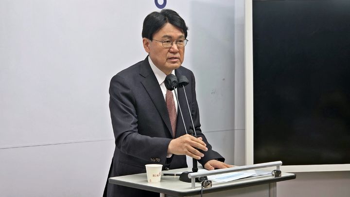 [세종=뉴시스] 송승화 기자 = 18일 보람동 세종시청에서 기자회견하는 조국혁신당 황운하 국회의원. 2026.03.18. ssong1007@newsis.com *재판매 및 DB 금지