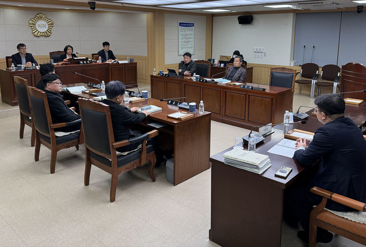 18일 정선군의회 예결특위에서 제1회 추경안 심사를 진행하고 있다.(사진=정선군의회 제공) *재판매 및 DB 금지