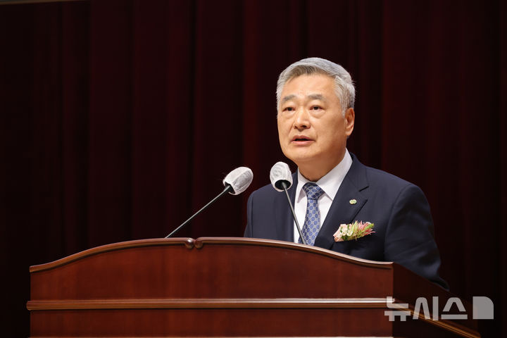 [세종=뉴시스]김회천 신임 한국수력원자력 사장의 모습.(사진=한수원 제공)