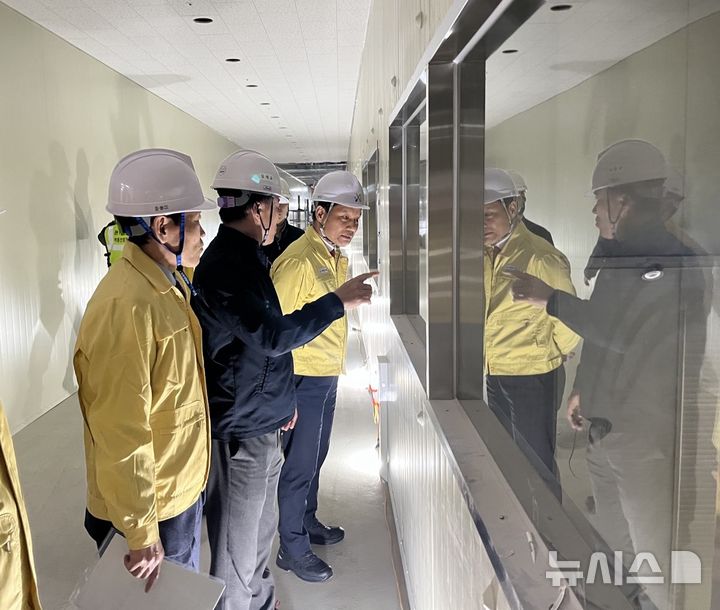 [세종=뉴시스]한국산업단지공단은 해빙기 산업단지 내 안전사고 예방과 재해 방지를 위해 전국 69개 관할 산업단지를 대상으로 집중 안전점검을 실시했다.(사진=산단공 제공)