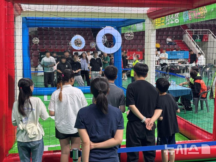 [안양=뉴시스] 지난해 열린 제22회 안양스마T움 축제 드론 축구 대회 현장. (사진=안양시 제공). 2026.03.18. photo@newsis.com