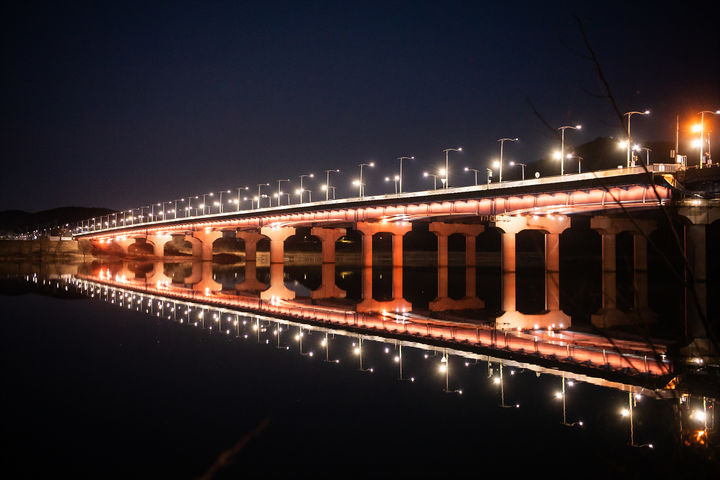 [구미=뉴시스] 산호대교 야경. (사진=구미시 제공) 2026.03.18 photo@newsis.com *재판매 및 DB 금지