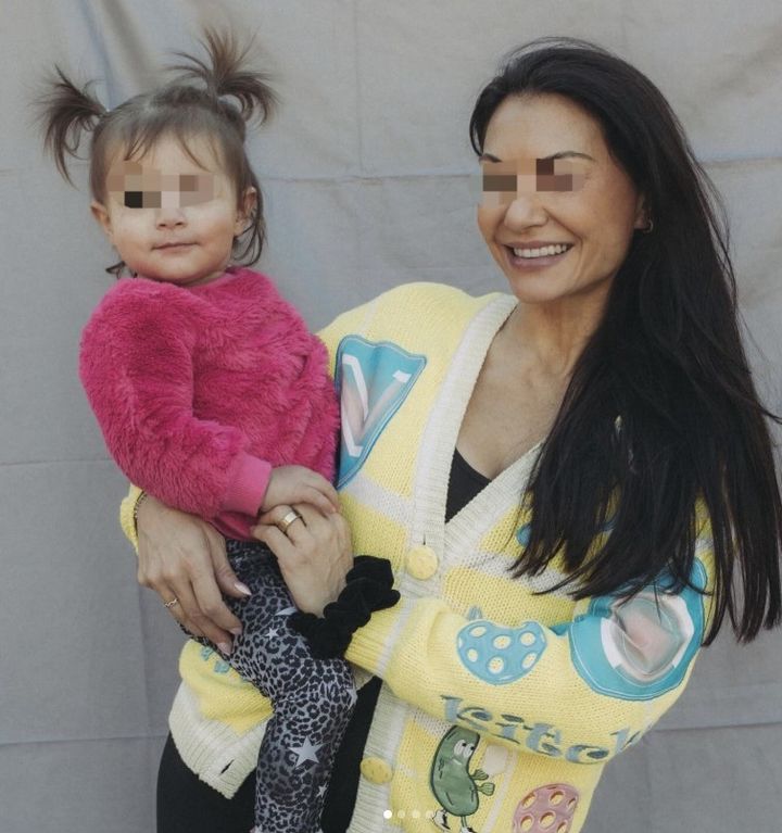 [서울=뉴시스] 정자 기증을 받아 선택적 싱글맘이 된 제스 뉴렘버그(오른쪽)와 그의 딸의 모습.(사진출처: 인스타그램 캡처) 2026.03.18.