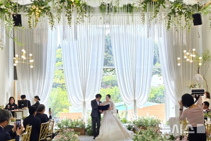 [포항=뉴시스] = 포항시 '작지만 특별한 결혼식'. 2026.03.18. photo@newsis.com