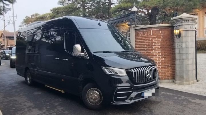 [서울=뉴시스]이지용 기자 = 리사 수 AMD CEO가 18일 오후 이재용 삼성전자 회장을 만나기 위해 승지원으로 들어서고 있다. 2026.03.18. leejy5223@newsis.com *재판매 및 DB 금지