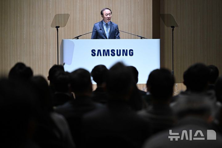 [수원=뉴시스] 김종택 기자 = 전영현 삼성전자 대표이사 부회장 겸 DS부문장이 18일 오전 경기 수원시 수원컨벤션센터에서 열린 제57기 정기 주주총회에서 인사말을 하고 있다. (공동취재) 2026.03.18. photo@newsis.com