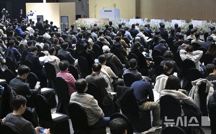 [수원=뉴시스] 김종택 기자 = 18일 수원시 영통구 수원컨벤션센터에서 열린 '제57기 삼성전자 정기주주총회'에 주주들이 참여해 있다. (공동취재) 2026.03.18. photo@newsis.com