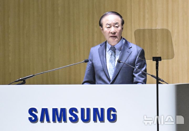 [수원=뉴시스] 김종택 기자 = 전영현 삼성전자 대표이사 부회장 겸 DS부문장이 18일 오전 경기 수원시 수원컨벤션센터에서 열린 제57기 정기 주주총회에서 인사말을 하고 있다. (공동취재) 2026.03.18. photo@newsis.com