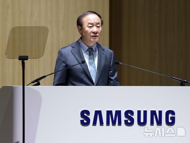 [수원=뉴시스] 김종택 기자 = 전영현 삼성전자 대표이사 부회장 겸 DS부문장이 18일 오전 경기 수원시 수원컨벤션센터에서 열린 제57기 정기 주주총회에서 인사말을 하고 있다. (공동취재) 2026.03.18. photo@newsis.com