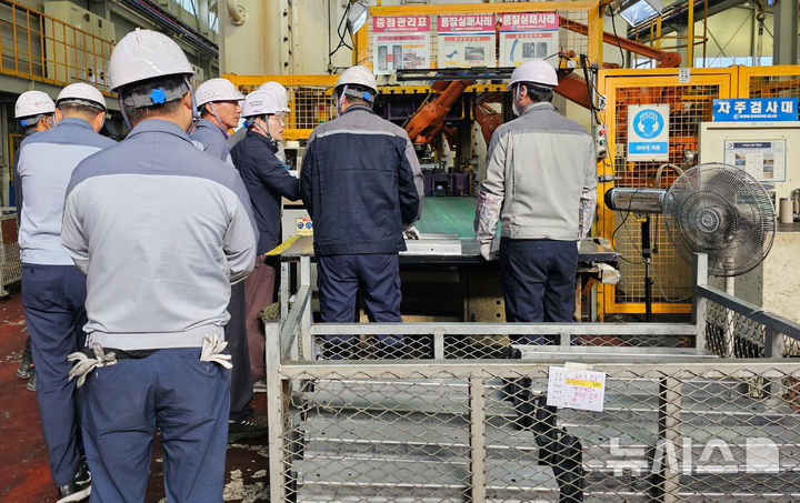 [광주=뉴시스] 광주시 소규모 업체 안전점검. (사진=광주시 제공) 2026.03.18. photo@newsis.com&nbsp; *재판매 및 DB 금지