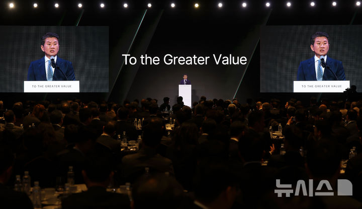 [서울=뉴시스] 홍효식 기자 = 정몽규 HDC 회장이 18일 서울 용산구 서울드래곤시티에서 열린 HDC그룹 창립 50주년 기념식에서 기념사하고 있다. 2026.03.18. yesphoto@newsis.com