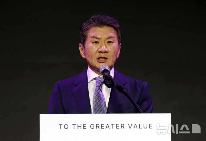 [서울=뉴시스] 홍효식 기자 = 정몽규 HDC 회장이 18일 서울 용산구 서울드래곤시티에서 열린 HDC그룹 창립 50주년 기념식에서 기념사하고 있다. 2026.03.18. yesphoto@newsis.com