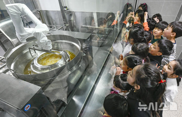 대구교육청, 학교 급식 조리실무원 109명 뽑는다