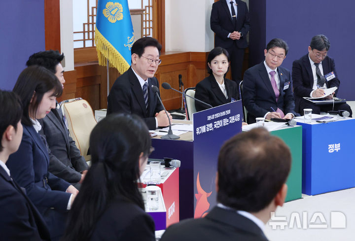 [서울=뉴시스] 고범준 기자 = 이재명 대통령이 18일 청와대에서 열린 자본시장 안정과 정상화 간담회에서 발언하고 있다. (청와대통신사진기자단) 2026.03.18. bjko@newsis.com