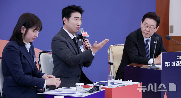 [서울=뉴시스] 고범준 기자 = 방송인 장동민이 18일 청와대에서 열린 자본시장 안정과 정상화 간담회에서 발언하고 있다. (청와대통신사진기자단) 2026.03.18. bjko@newsis.com