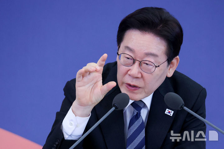 [서울=뉴시스] 고범준 기자 = 이재명 대통령이 18일 청와대에서 열린 자본시장 안정과 정상화 간담회에서 발언하고 있다. (청와대통신사진기자단) 2026.03.18. bjko@newsis.com