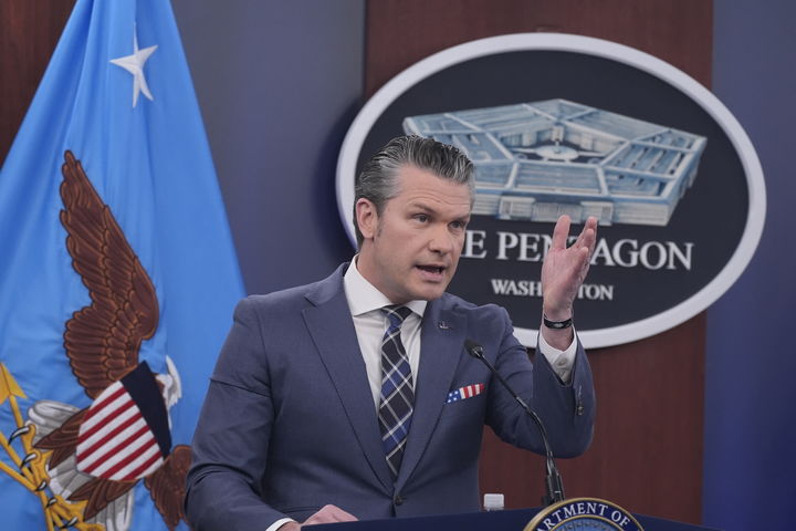 [워싱턴=AP/뉴시스]피트 헤그세스 미국 국방장관이 19일(현지 시간) 미 국방부에서 브리핑을 열고 발언하고 있다. 2026.03.19.