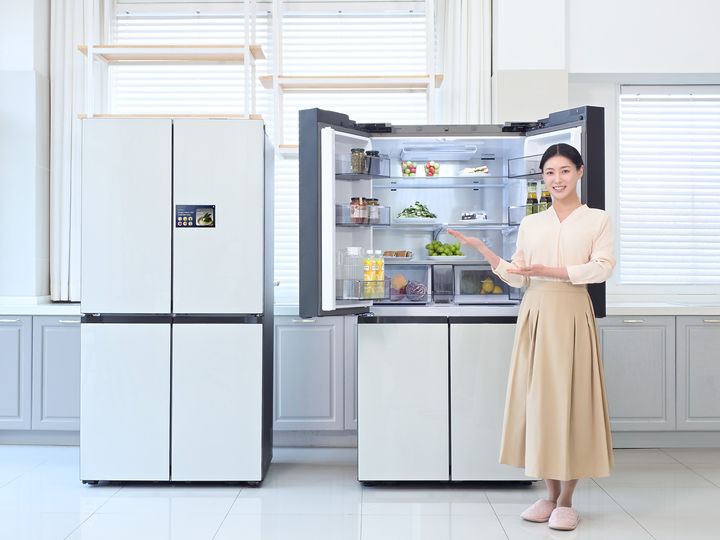삼성전자가 AI 기반의 고도화된 식재료 관리 기능을 제공하는 2026년형 '비스포크 AI 패밀리허브' 냉장고를 출시했다. (사진=삼성전자 제공) *재판매 및 DB 금지