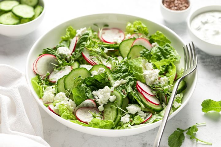 [서울=뉴시스] 영국 남성 그레이엄 발럼(55)이 식습관 개선 등의 노력을 기울여 1년 9개월 동안 108kg을 감량했다. (사진=유토이미지)