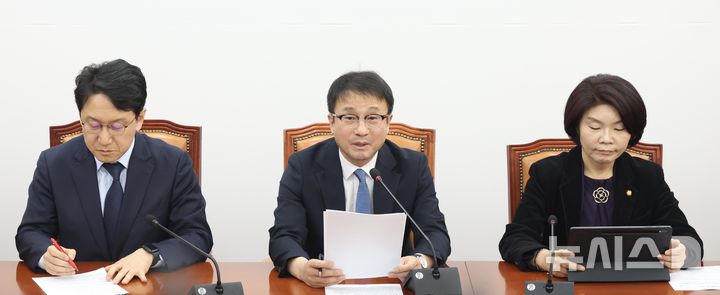 [서울=뉴시스] 조성봉 기자 = 한병도 더불어민주당 원내대표가 19일 오전 서울 여의도 국회에서 열린 정책조정회의에서 발언을 하고 있다.2026.03.19. suncho21@newsis.com